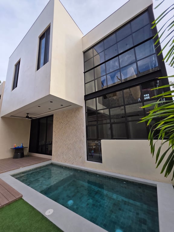Valenia | 3-Bedroom House with Private Pool + Solar Panels