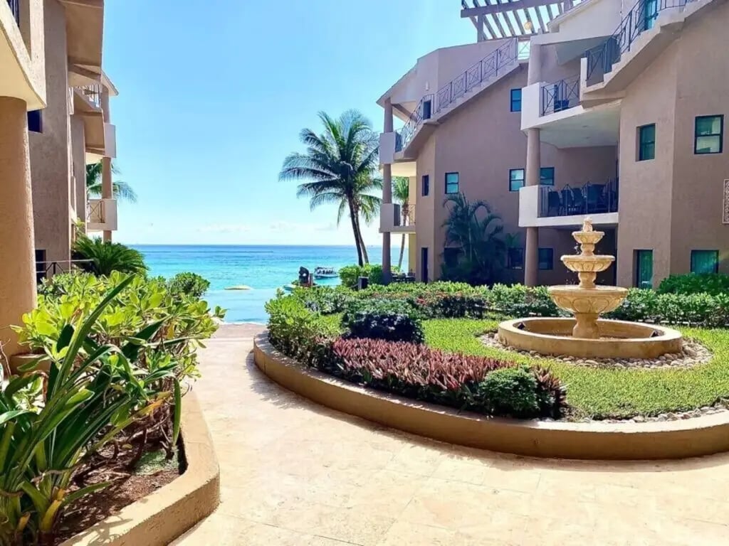 Charming Beachfront Condo In Playa Del Carmen