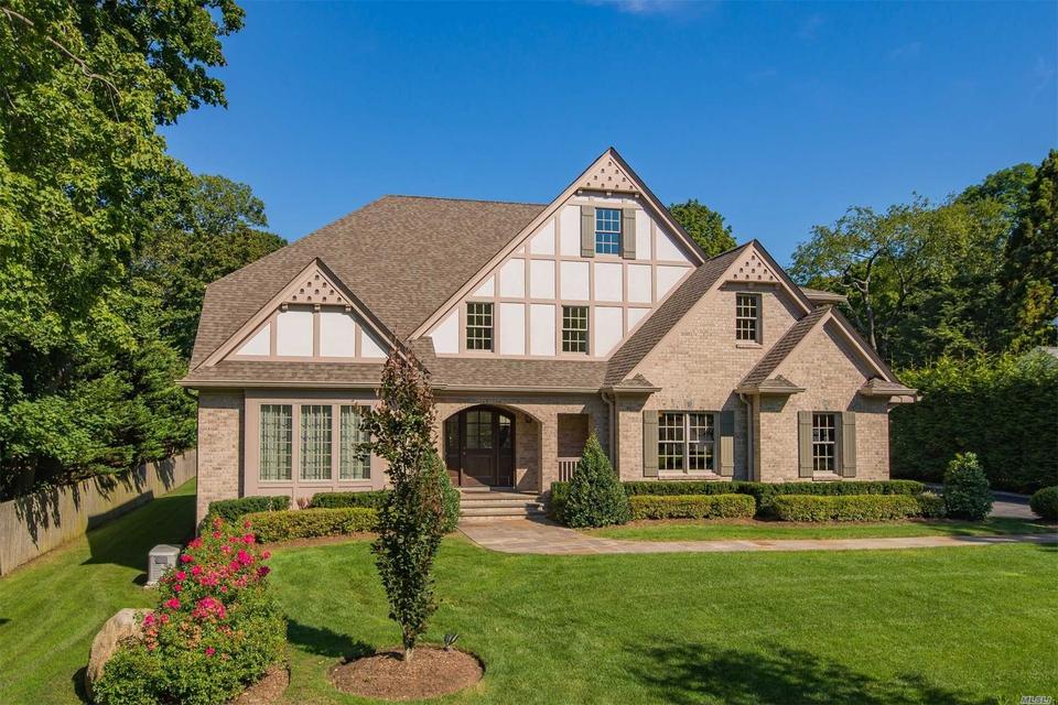 5 Meadow Farm Lane, Cold Spring Harbor, NY 11724
