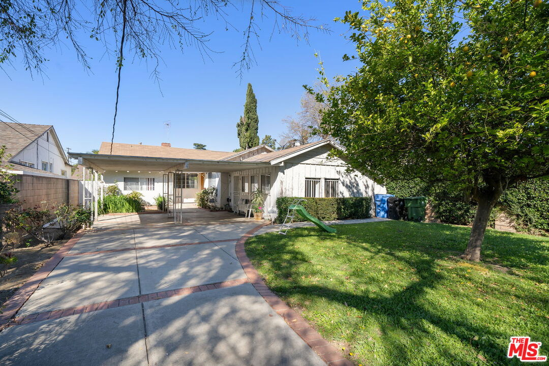 7351 Zelzah Avenue, Los Angeles real estate listing represented by Damon Nazari