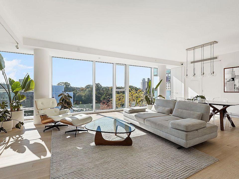 Property at 1 Grand Army Plaza, Unit 9F, Prospect Heights