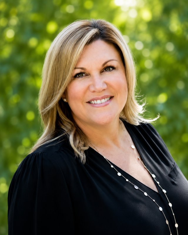 Mimi Bladow Compass luxury real estate agent