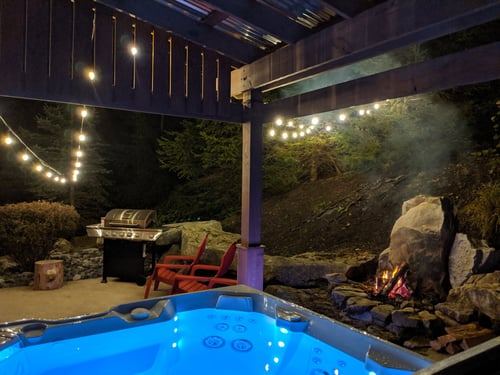 Luxury Vacation Rental with Hot Tub, Fire Pit and Gas Grill