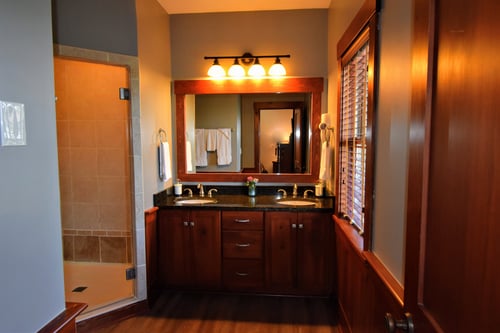 Snowshoe WV Vacation Home 2nd Floor Bath