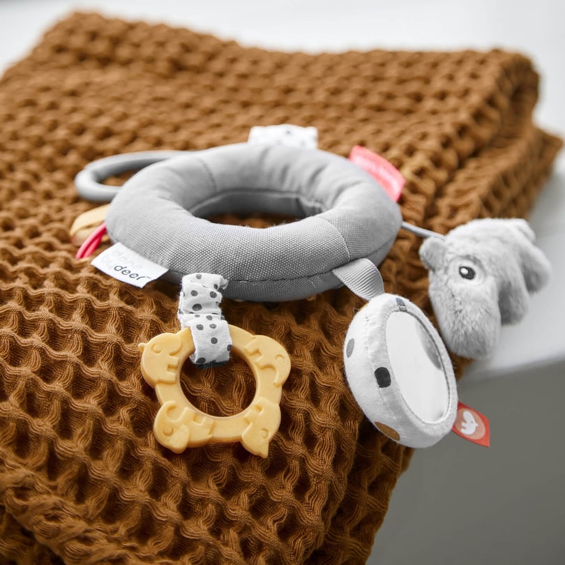 Activity-ring-toy_waffle-blanket_Lrs