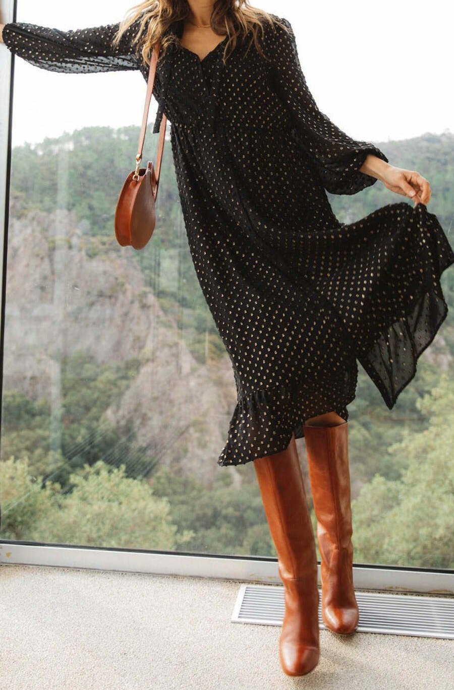 Photo produit ROBE RYTHMIQUE NOIR ET DORÉ numéro 1