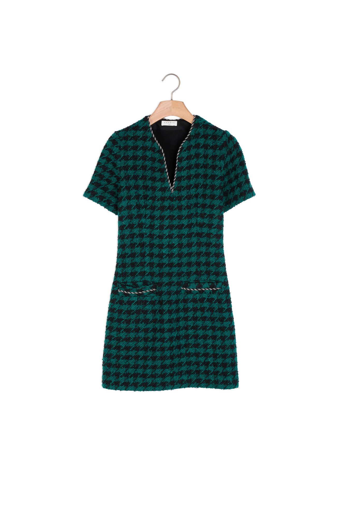 Vestido corto, tweed y pasamano fantasía