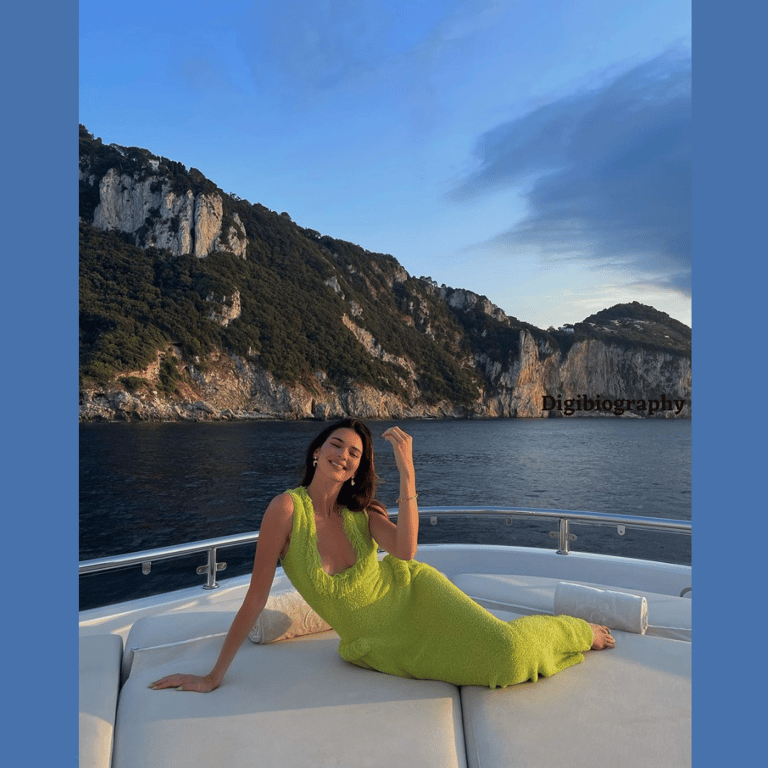  Kendall Jenner sitting in the cruse ship while wearing a green dress