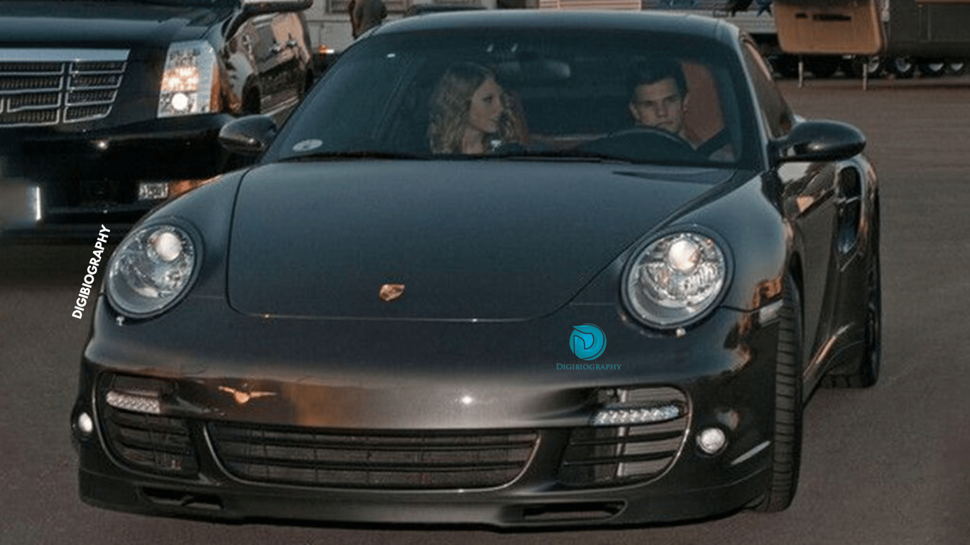 Taylor Swift sitting in her black car with her boyfriend