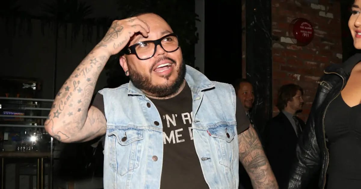AB Quintanilla's random photo where people spotted his tattoo in his hand