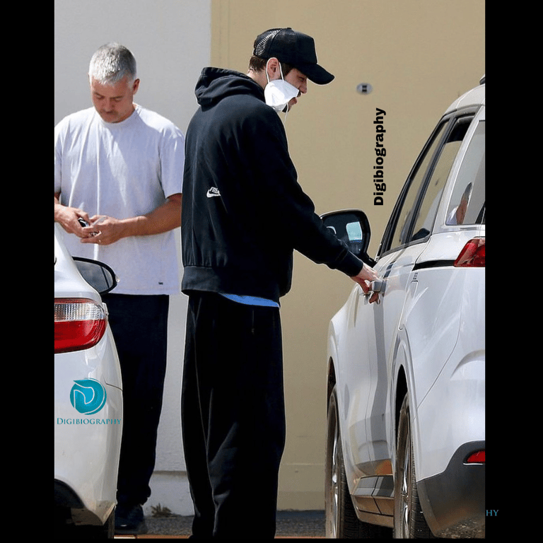 Pete Davidson wearing a black hoodie and tried to open the car gate