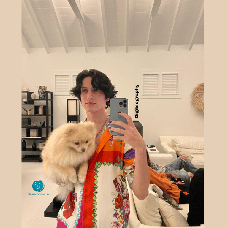 Lil Huddy clicked a mirror photo with the puppy in his hand