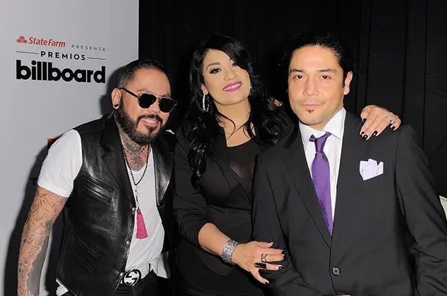 Suzette Quintanilla standing with Chris Pérez ​and AB Quintanilla 