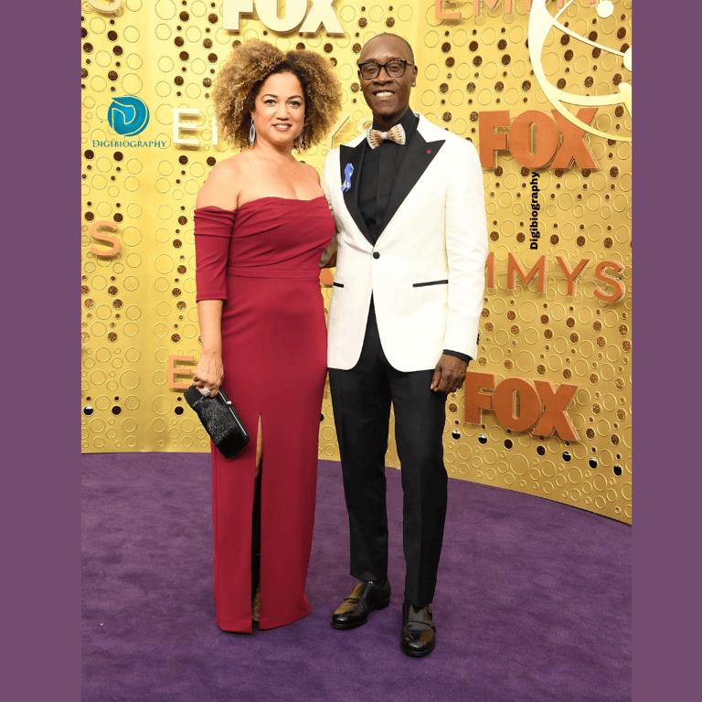 Don Cheadle had a photo with the fan in the award show