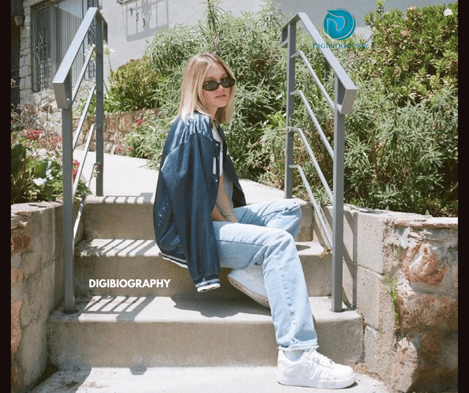 Olivia Holt sits on the stair and gives a pose