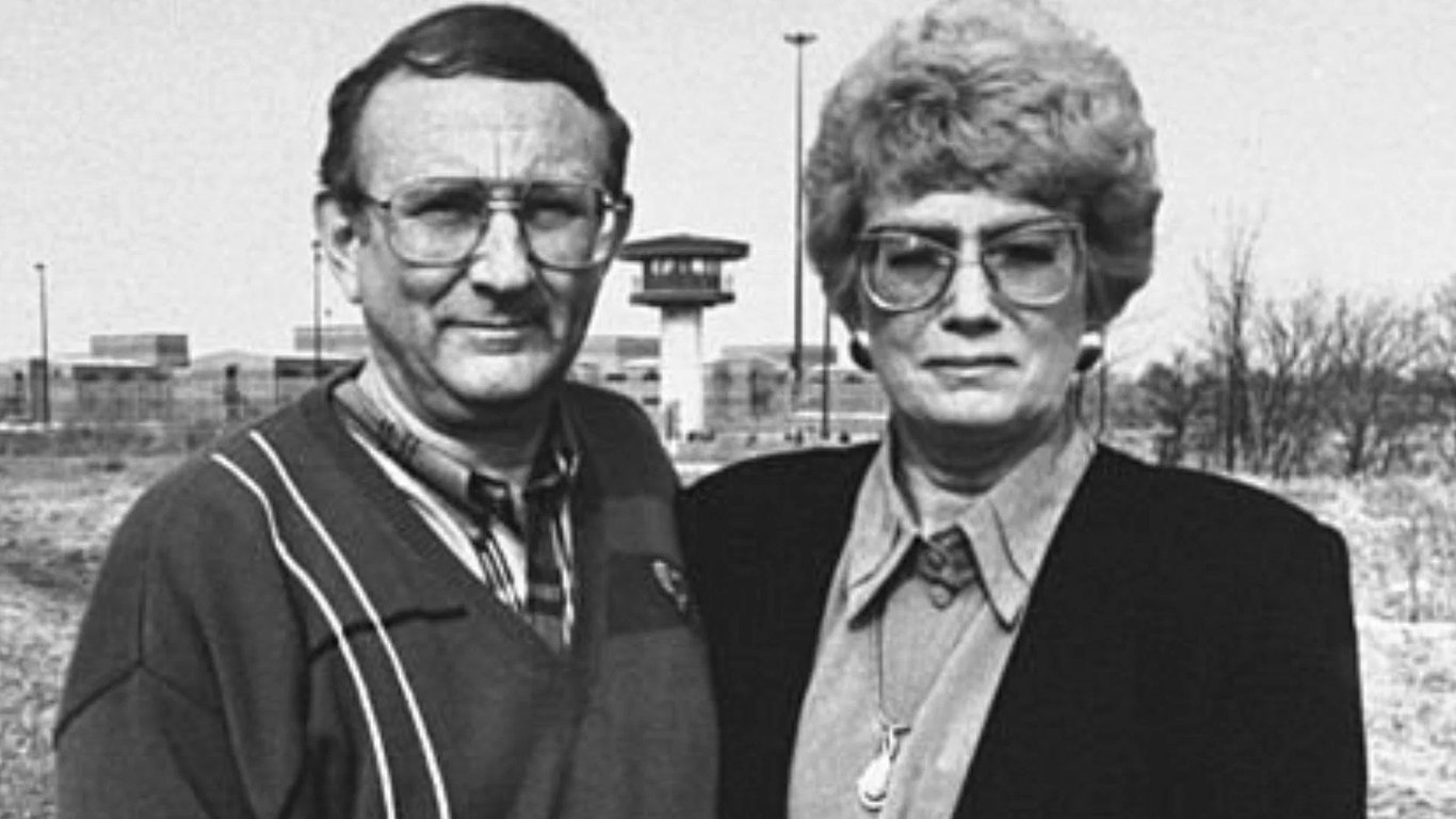 Jeffrey Dahmer Father and Mother Photo