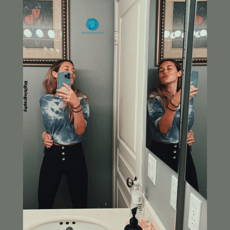 Alexa Vega taking a mirror photo in his house while she gives a pouting pose in the photo