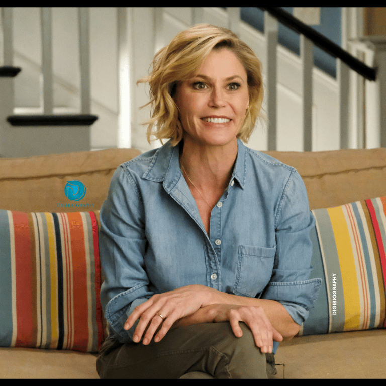 Julie Bowen sitting on the sofa and gives a smile