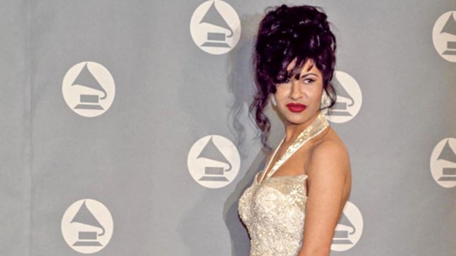  Selena Quintanilla gave a pose in front of the media award show