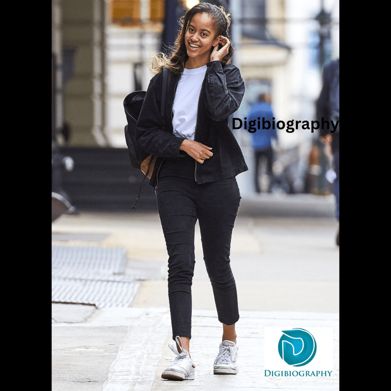 Malia Obama was spotted when walking on a street in a denim jacket