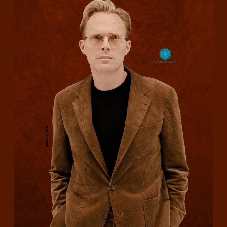 Paul Bettany wearing a grey blazer gives the look