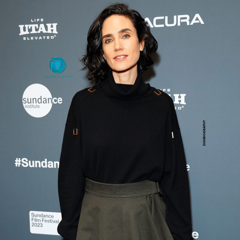Jennifer Connelly attends a show while wearing a black and brown dress