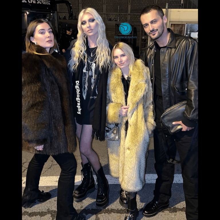 Taylor Momsen stands with their friend at the party while wearing a black top