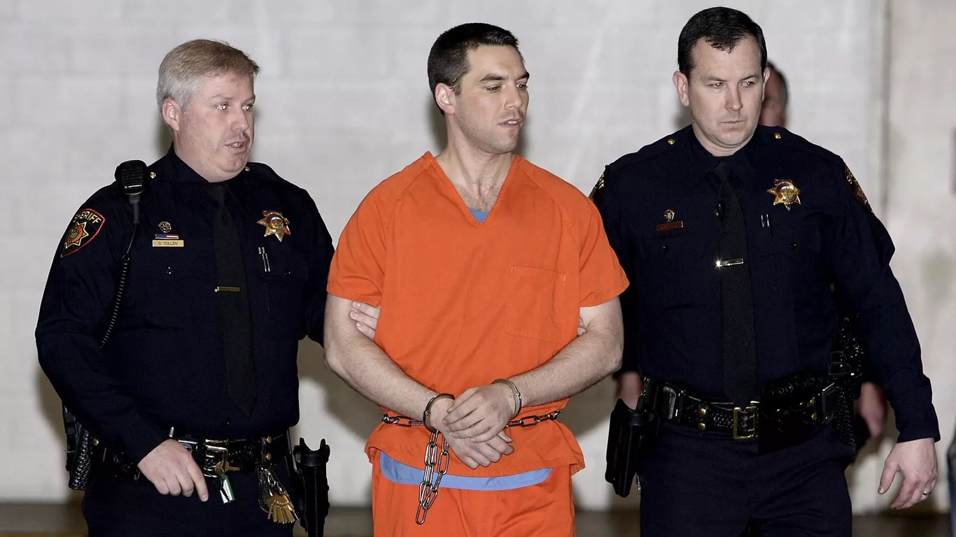 Scott Peterson Arrested by Police Photo