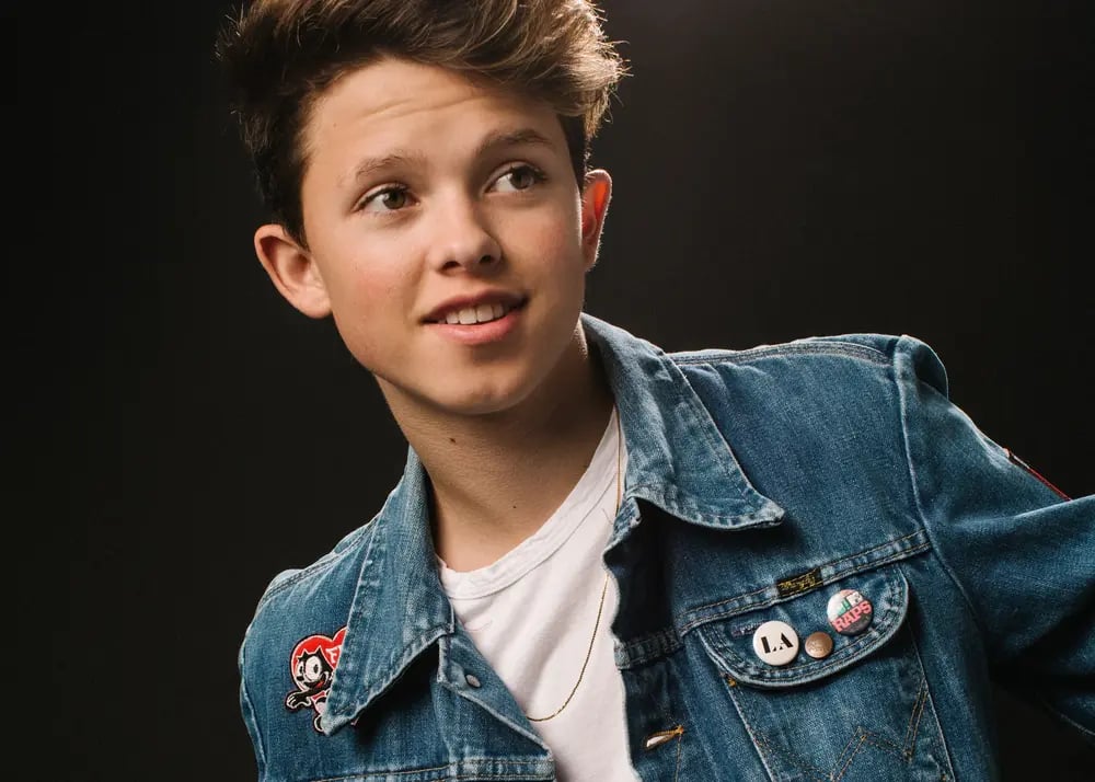 Jacob Sartorius giving a shot with black background
