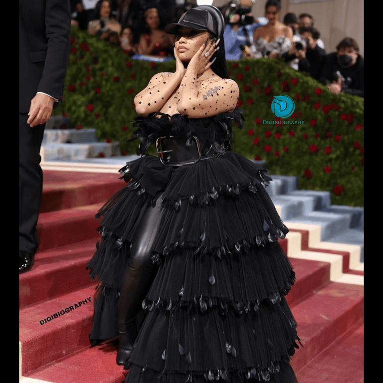 Nicki Minaj attended a met gala faction while wearing a black dress
