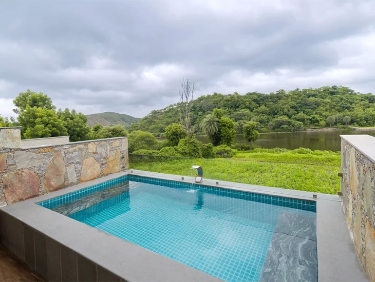 lake view resort in udaipur