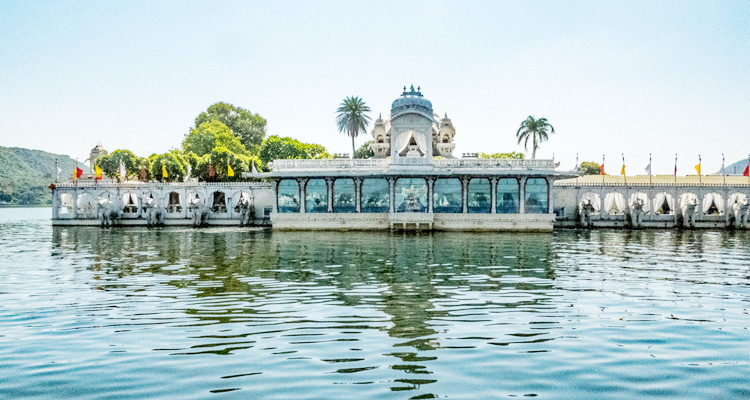 A breathtaking view of the majestic palace located on an island in Lake Pichola, Jag Mandir.
