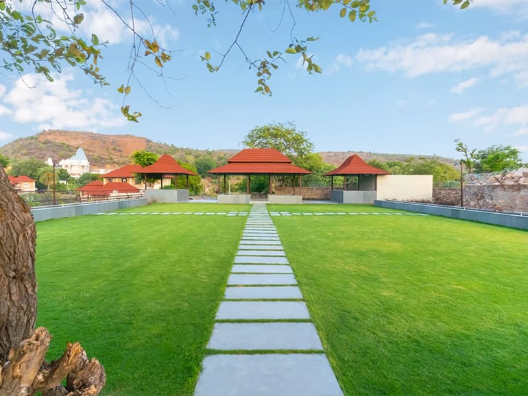 luxury-resort-in-eklingji