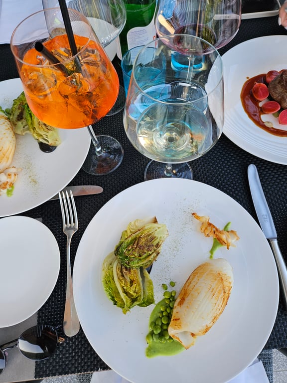 Isola dei pescatori restaurant dinner