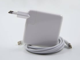 Apple 61W for MacBook Model: AE61