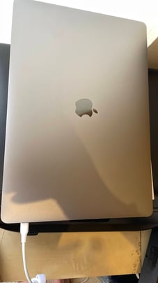 Apple MacBook Pro 15" A1990 2018 Space Grey (EMC 3215) értékelés Tamás #1