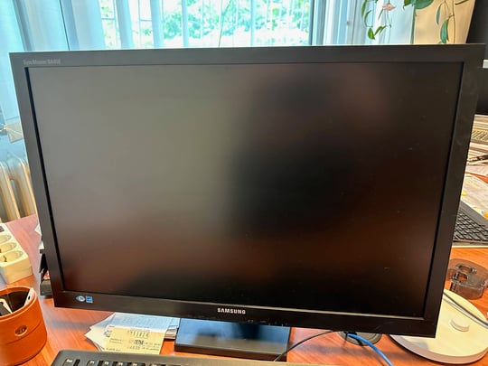 Samsung SyncMaster S24A450BW  with Universal Stand értékelés Leontina #1