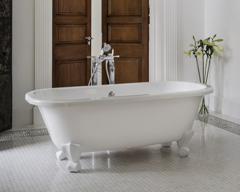 Richmond Claw foot bath 1675 x 745mm, without overflow, with White Quarrycast feet image