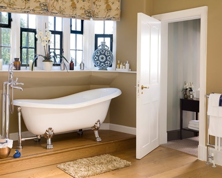 Roxburgh Claw foot bath 1704 x 809mm, without overflow, with White Quarrycast feet image