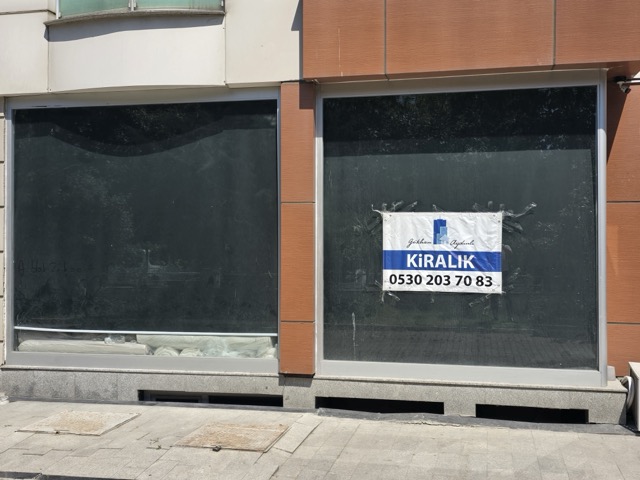 CEVİZLİBAĞ 'DA 145 M2 DEPO OFİS KULLANIMLI MAĞZA 3 BÖLÜMLÜ OTOPARKLI