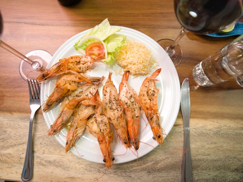 Grilled shrimp with rice and salad, table at Rincón del Mar