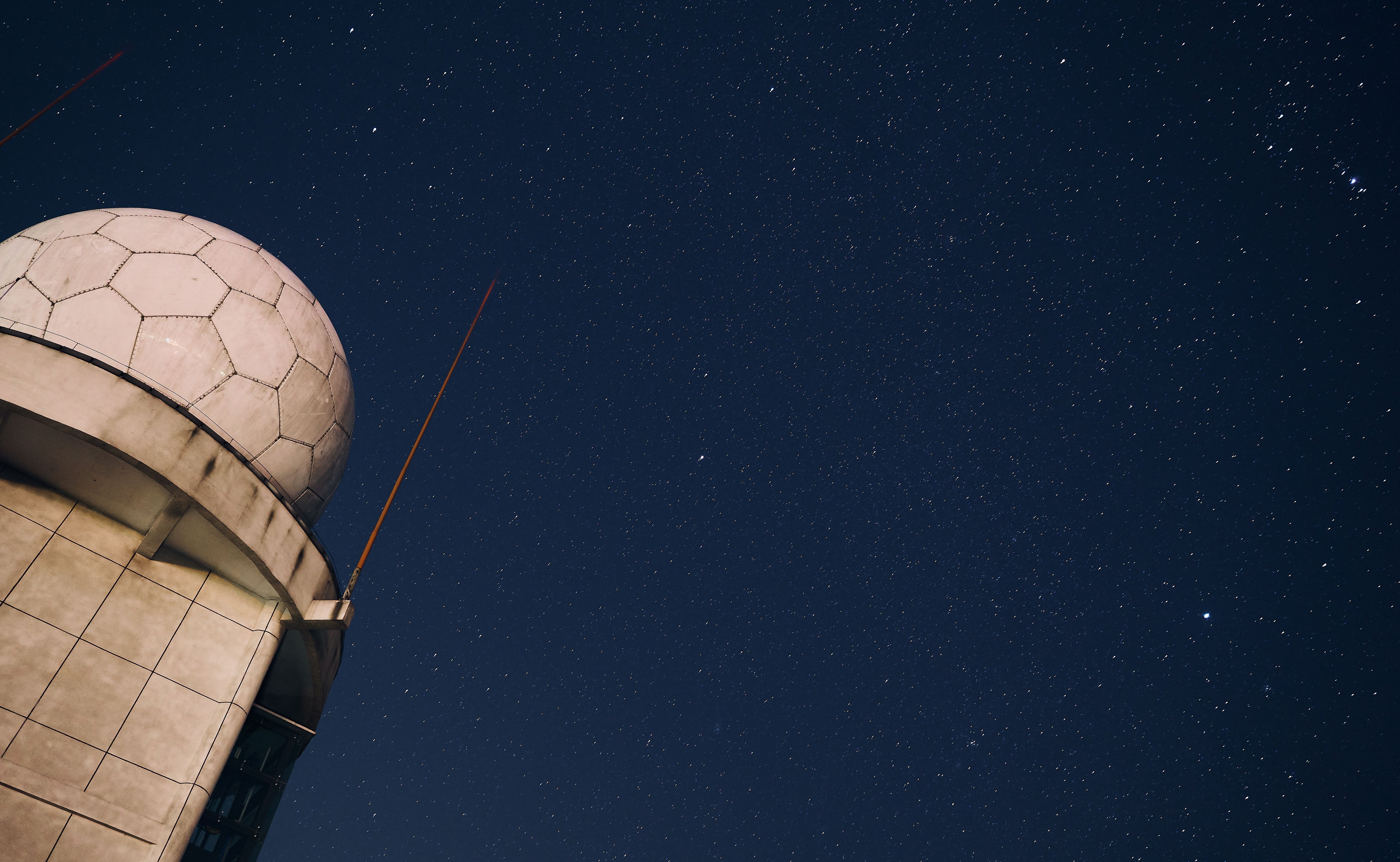 Ein himmlischer Ausflug – entdecken Sie Sternwarten und Planetarien von Ihrem Enjoyhotel aus