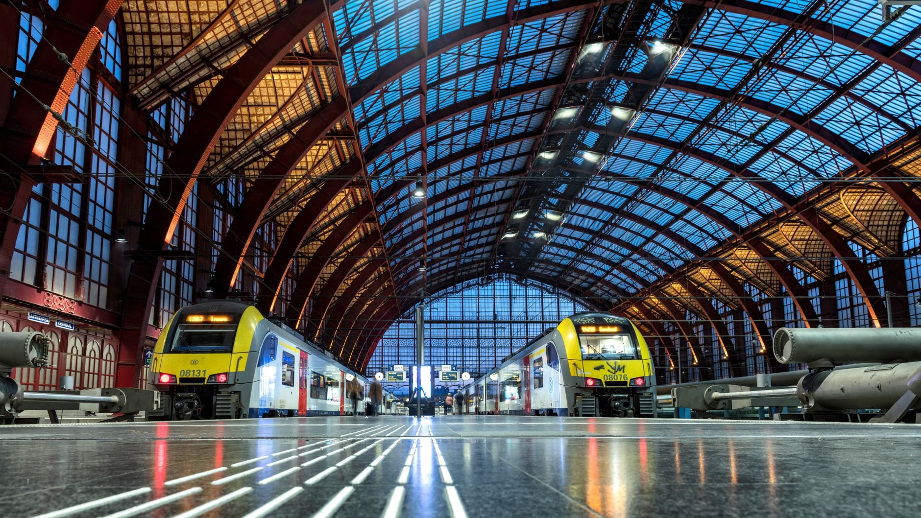Mit Bahn und Bus zu Ihrem Enjoyhotel in Belgien oder Frankreich