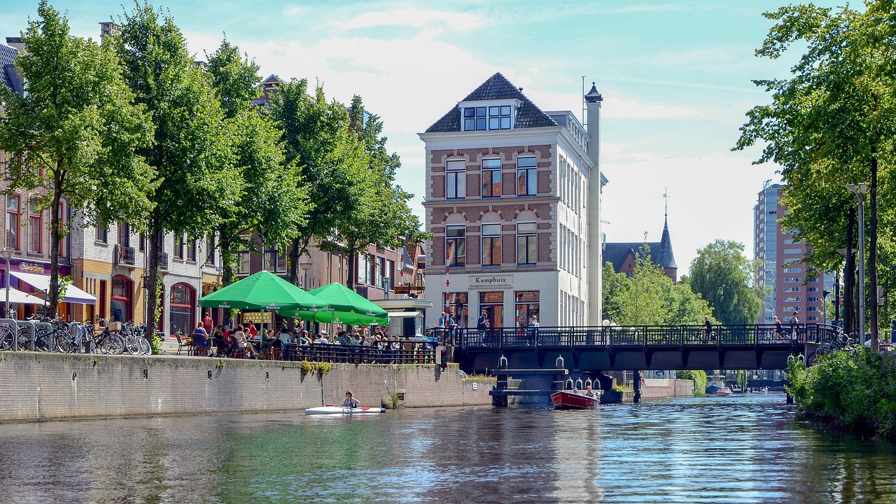 Ontdek de omgeving vanaf het water, met korting via uw Enjoyhotel