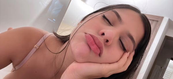 exclusive_laura's Header