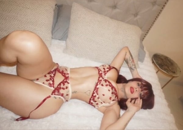 karelyruizoficial's Header