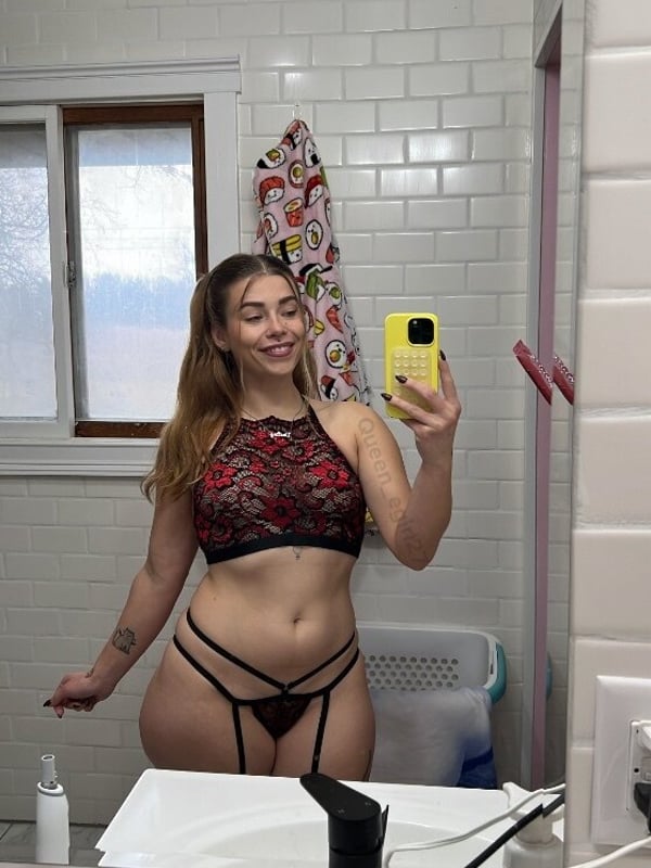 queen_egirl27's Avatar