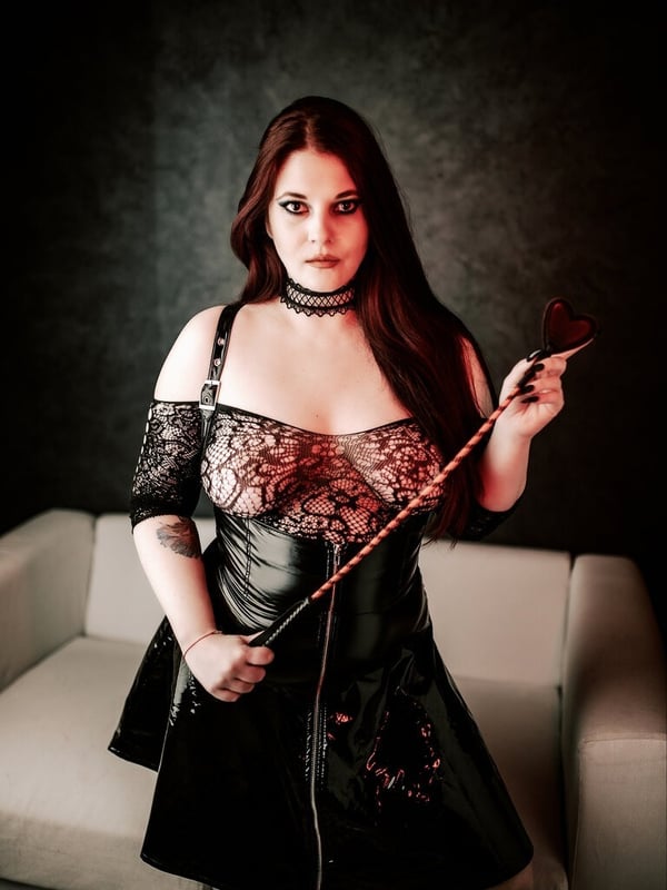 lady_dimitrescu's Avatar