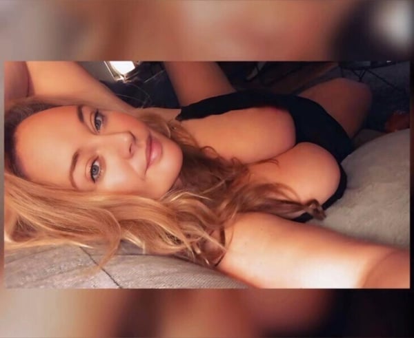 dutchcurvesinheels's Header