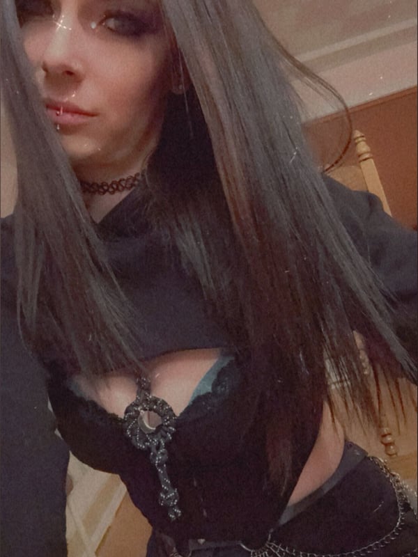 your_flowy_babygirl's Avatar